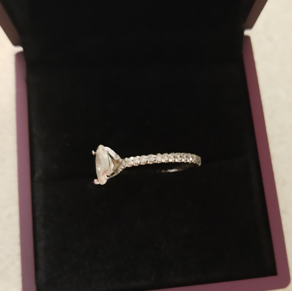 1.5ct Oval natural diamond eternity engagement ring. Size 7 - Picture 3 of 5